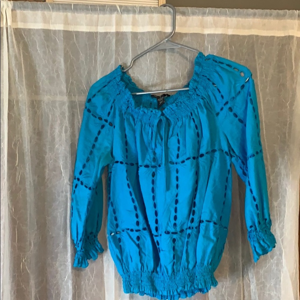 Blue Long-sleeve shirt.